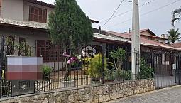 Casa Semimobiliada Com 4 Dormitórios/Quartos E Sendo 3 Suítes A Venda - Córrego Grande, Fl