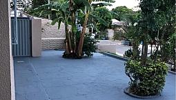 Casa 4/4, 1 Suíte, Sala, Cozinha, Lavanderia, 2 Banheiros Sociais, Garagem, Varanda