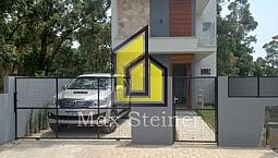 Sobrado Com 2 Suites Localizado No Bairro Rio Vermelho.