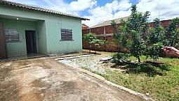 Agjo De Casa Sozinha No Lote