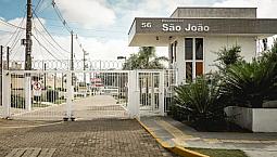 Casa 2 Dormitórios Em Alto Padrão Semi Mobiliada Com Móveis Planejados
