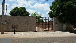 Aluga-Se Casa No Bairro Liberdade