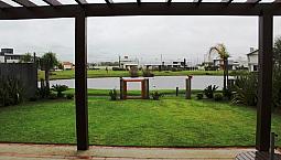 Belíssimo Sobrado Beira Lago No Condomínio Sea Coast ! Confira