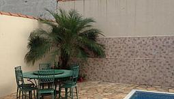 Bela Casa Com Piscina Em Condomínio Fechado