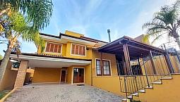 Casa De Condomínio Para Aluguel Com 220 Metros Quadrados Com 4 Quartos
