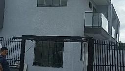 Sobrado De Esquina 3 Quartos Suites E Garagem Para 3 Veiculos A 750M Da Nereu Ramos