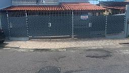 Casa Com Terraço,  Piscina, Dentro De Condomínio Com Área De Lazer, Bom Acabamento 