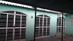 Casa Fundos. 3 Quartos, 2 Suítes, Próxima Ao Shopping Cerrado.
