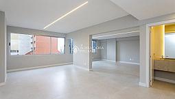 Apartamento Reformado Com 03 Quartos (01 Suíte) - 01 Vaga De Garagem - Juvevê/Alto Da Glór
