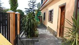 Casa De Rua Espaçosa Com Piscina, Churrasqueira, Sauna E Vaga Para 4 Carros! M40L