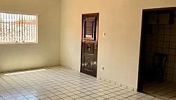 Casa Com 03 Quartos No Cruzeiro Anil.