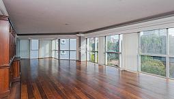 Apartamento Com 244M², Em Frente A Praça Mauricio Cardoso.