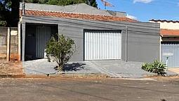 Encantadora Casa Com 2 Quartos E Garagem Para Dois Carros
