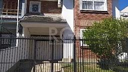 Excelente Casa Com 03 Dormitórios, Sendo Um Deles Suíte No Bairro Guarujá, Com Living Esta