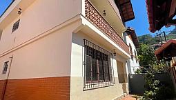 Casa Com 06 Quartos No Centro - Nova Friburgo - Rj