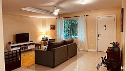 Casa Residencial De 191 M² Com 4 Quartos Sendo 2 Suítes No Itacorubi