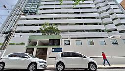 Aluga-Se Apto Com 02 Quartos Sendo 01 Suíte, Na Ponta Verde, Com Varanda!