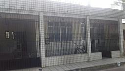 Casa 3/4, 2 Suites, Sala ,Jantar,Cozinha, Area Serviço, Garagem, Terraco, Frente Praça C/ 