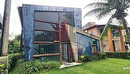 Casa Nascente Em Condomínio C/ 3 Quartos Sendo 2 Suítes + Mezanino