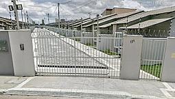 Alugo Uma Ótima Casa Em Condomínio Residencial