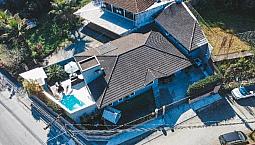 Linda Casa Plana Com Piscina No Saguaçú!