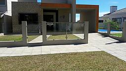 Linda Casa Em Arroio Do Sal / Rs, 3 Quartos, 1 Suíte, 1 Quadra Do Mar
