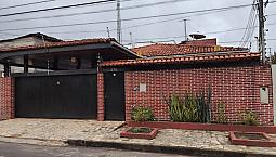 Aluga-Se Casa Na Avenida Ivaldo Veras, Bairro Jardim Marco Zero, Com 03 Quartos, Sendo 02 