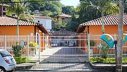 Casa Linear De Vila Para Locação Com 2 Quartos Em Itaipu (Região Oceânica)