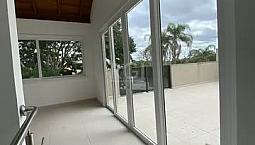 Linda Casa Em Condomínio Com Acabamentos De Alto Padrão.pavimento Térreo Com Living Amplo