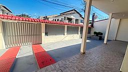 Casa De Tres Quartos