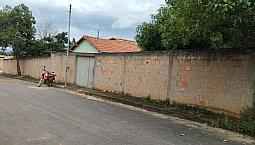 Vende-Se Casa E 1 Barraco 
