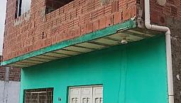 Vendo Casa  Com Primeiro Andar.parte De Cima Está Faltando Terminar.com Terreno Ao Lado .