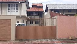 Apartamento Com 2 Dormitórios No Campeche