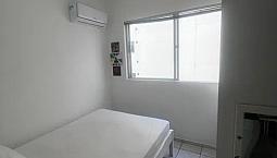 Quarto Com Acesso As Demais Comodidades Do Ap, Quadra Mar E Bem Localizado.