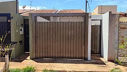 Casa Já Financiada. Santa Emilia, Com Quintal. Saldo Devedor 47 Mil. Parcela $ 420,00