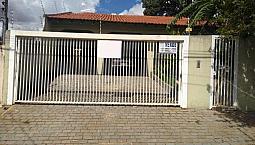 Casa Grande Com Piscina Em Ótima Localização