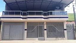 Casa Com 3 Pavimentos E Quintal 
