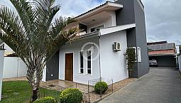 Casa Alto Padrão Com Piscina E Suite Com Sacada E Banheira