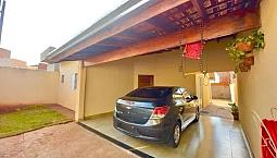 Casa Com 03 Quartos E 100m² De área útil Para Venda.