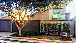 Linda Casa No Bairro Vilas Boas, Casa Térrea Com Arquitetura Atemporal, Possui Amplo Mezan