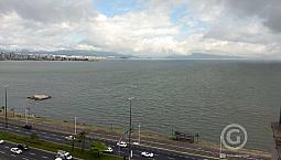 Oportunidade Com Vista Mar: Três Quartosno Centro De Florianópolis.