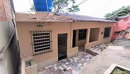 Casa C/ 1 Quarto + Quintal Extenso - Centro - D.caxias