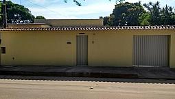 Alugo Casa De 3 Quartos Por: R$: 900 Reais