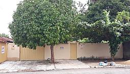 Casa Com 1 Suíte + 1 Quarto + Quintal Grande