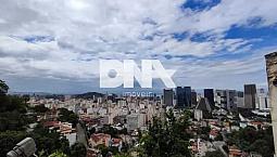 Casa De Rua - Triplex / Residencial / Santa Teresa