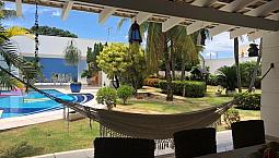 Linda Casa Em Condomínio Fechado Mobiliada Para Locação No Shangri-Lá Ref.:csc1240