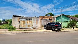 Casa Com 2 Quartos Bem Localizado 