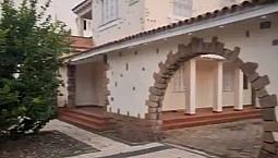 Alugo Casarão Com Mais De 15 Cômodos 