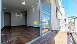 Apartamento Próximo À Praia Com Sacada  Astúrias  Guarujá