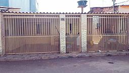 Alugo Casa De Fundo.